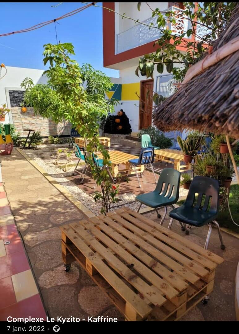 Jardin intérieur avec mobilier en palettes