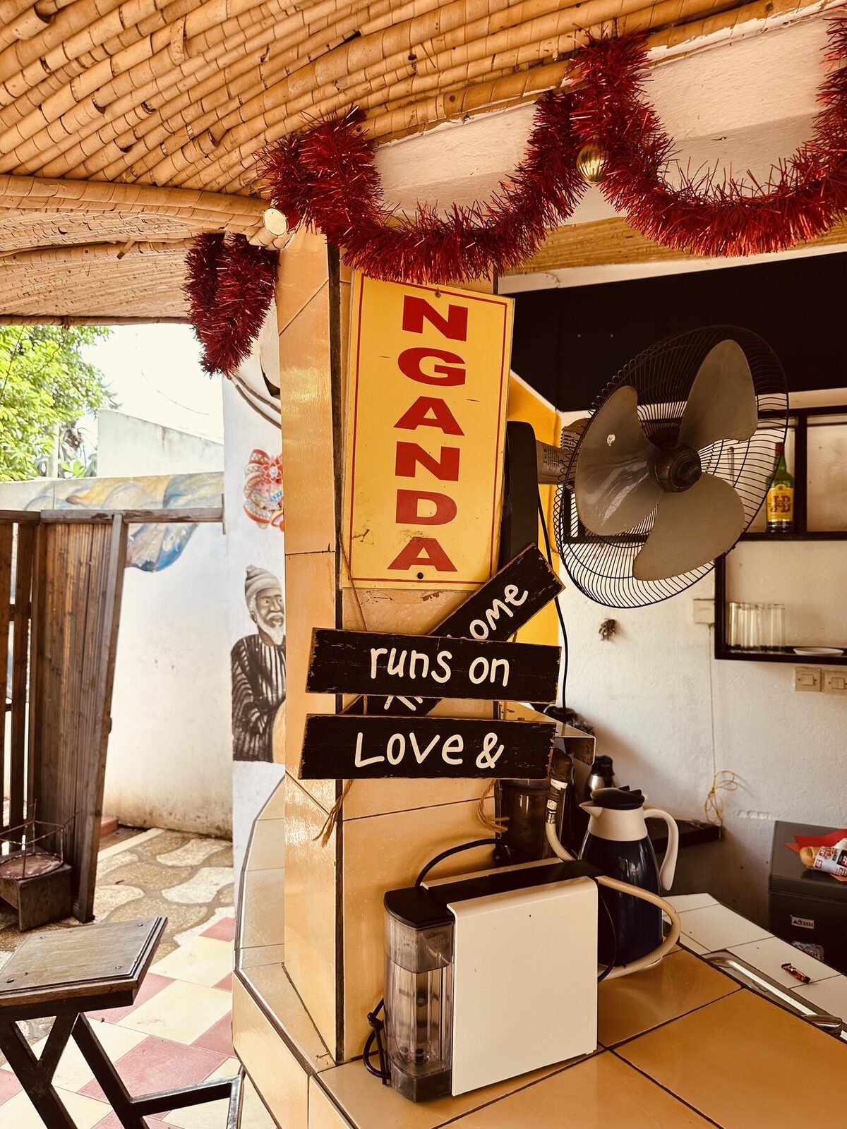Le bar du restaurant, sous la paillote