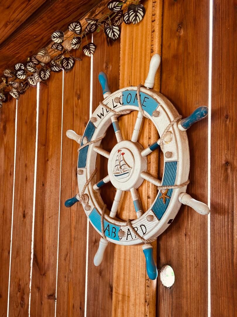 Détail décoratif, barre à roue marine